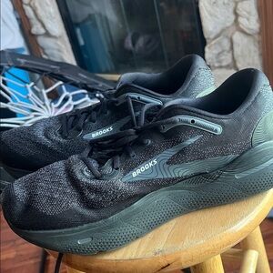 Brooks Men's Black and Green Athletic Running Shoes